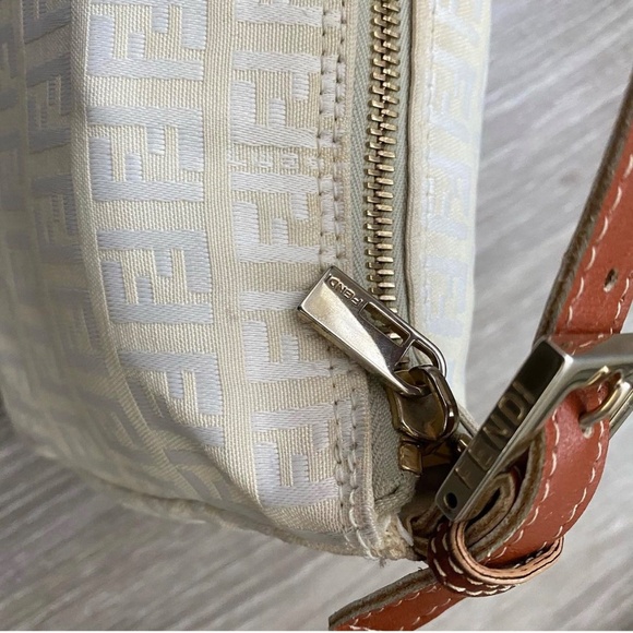 Authentic Fendi pochette - Picture 6 of 6